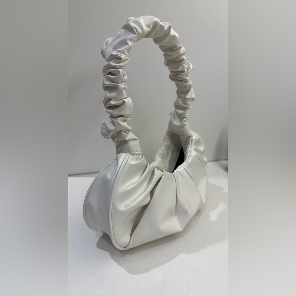 Small shoulder bag in white colour - never worn, perfect condition